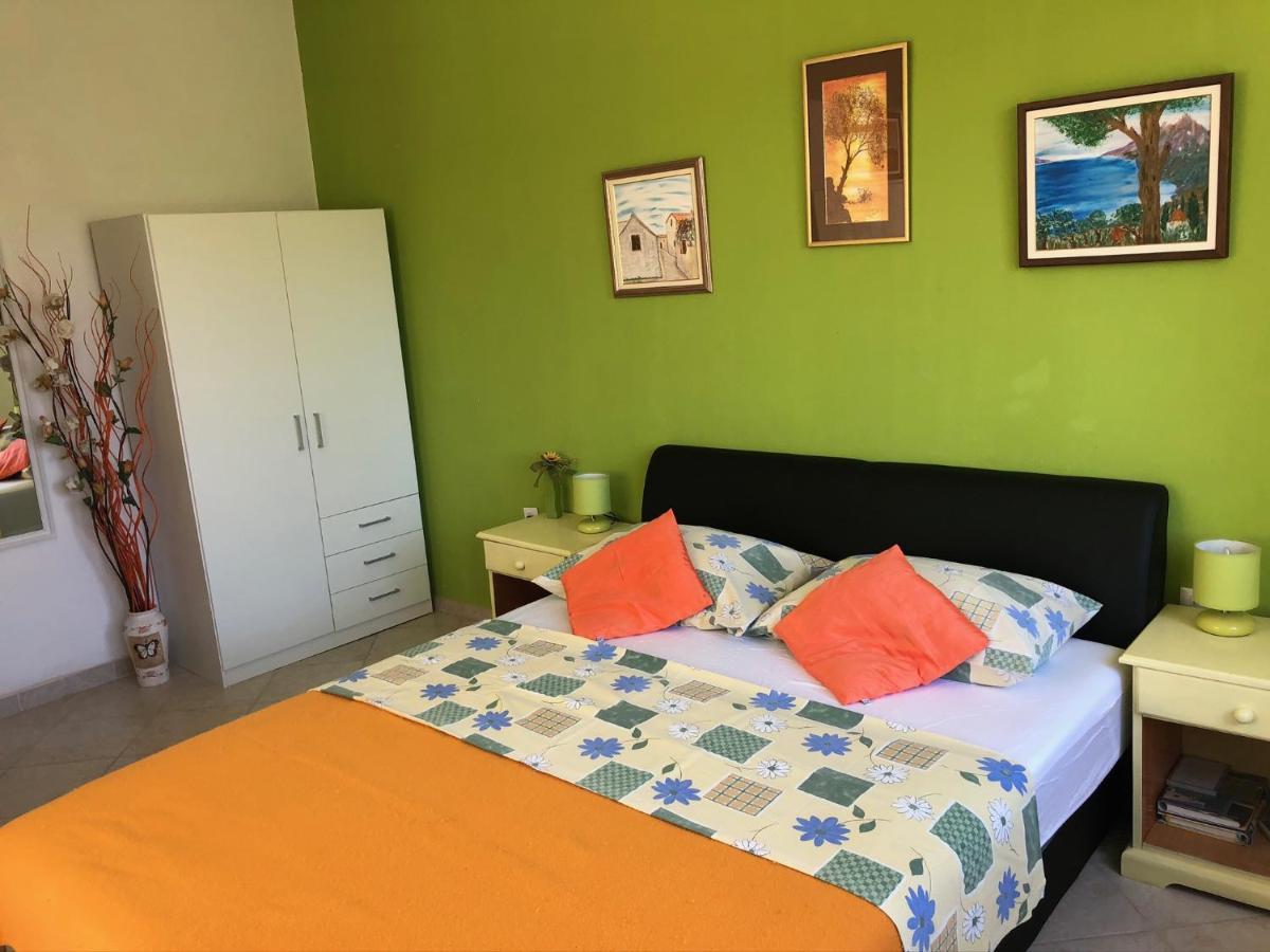 Family Stakic Apartamento Baška Voda Exterior foto
